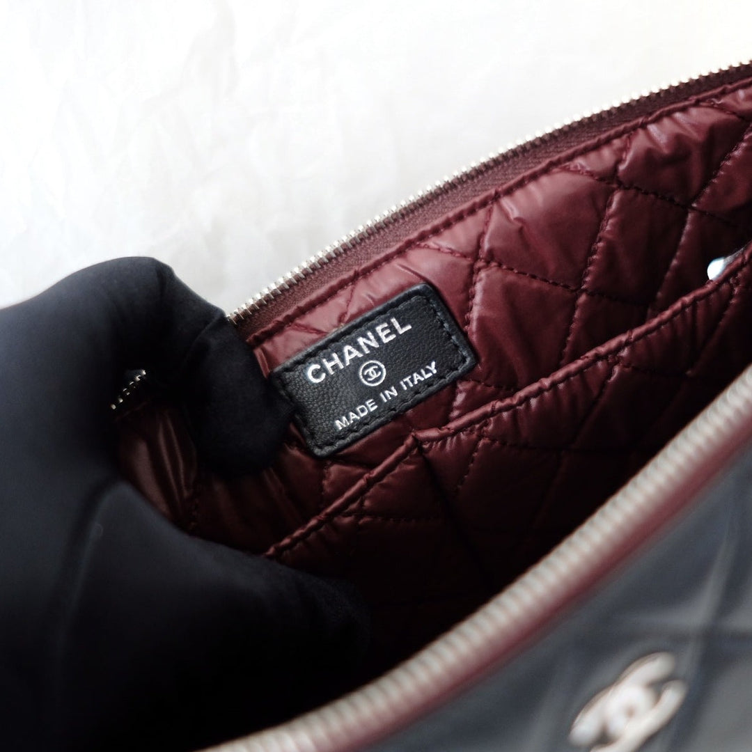 Chanel matelasse quilted clutch bag+chain