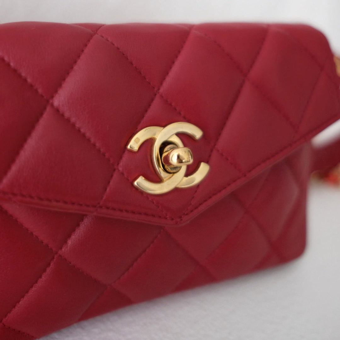 Chanel  vintage quilted sheepskin CC belt bag+chain