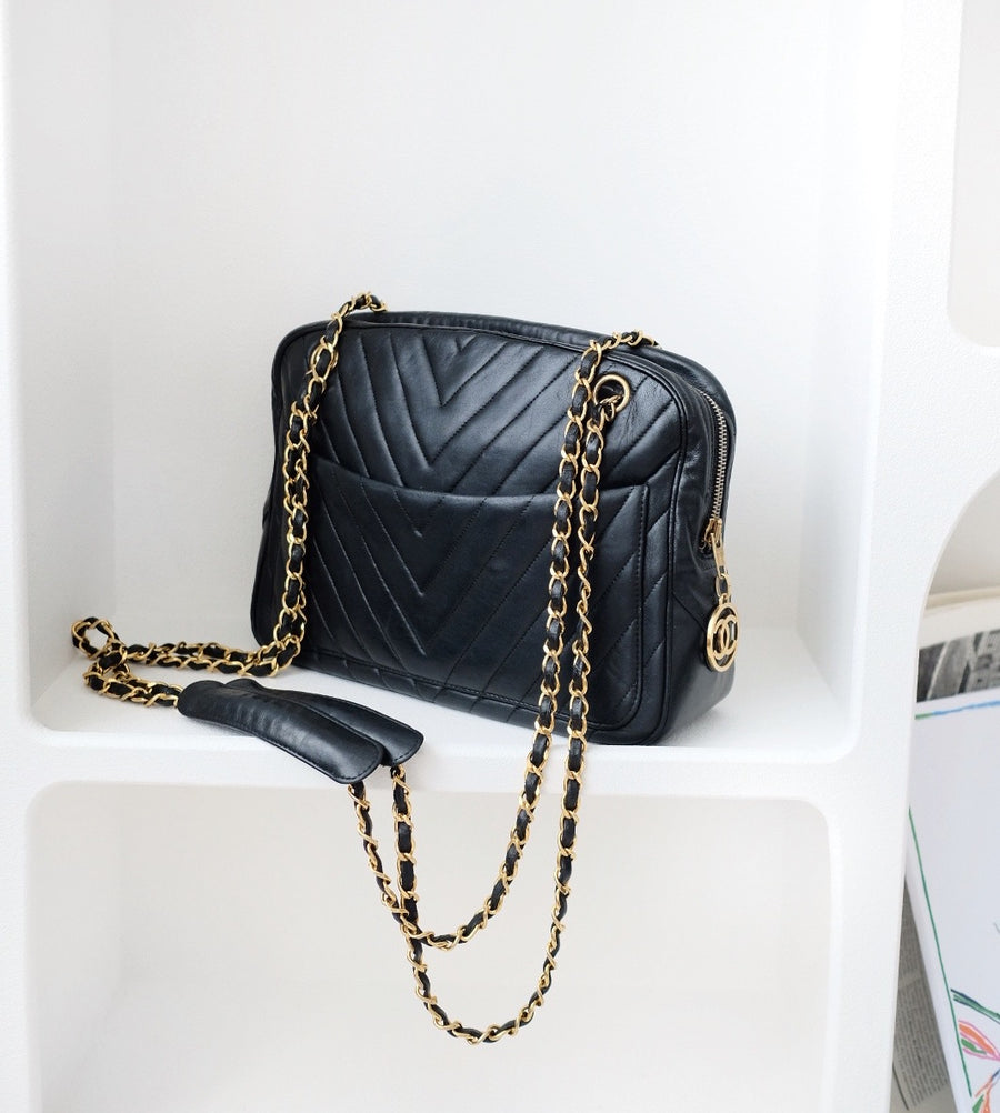 Chanel vintage V-stitch chain bag