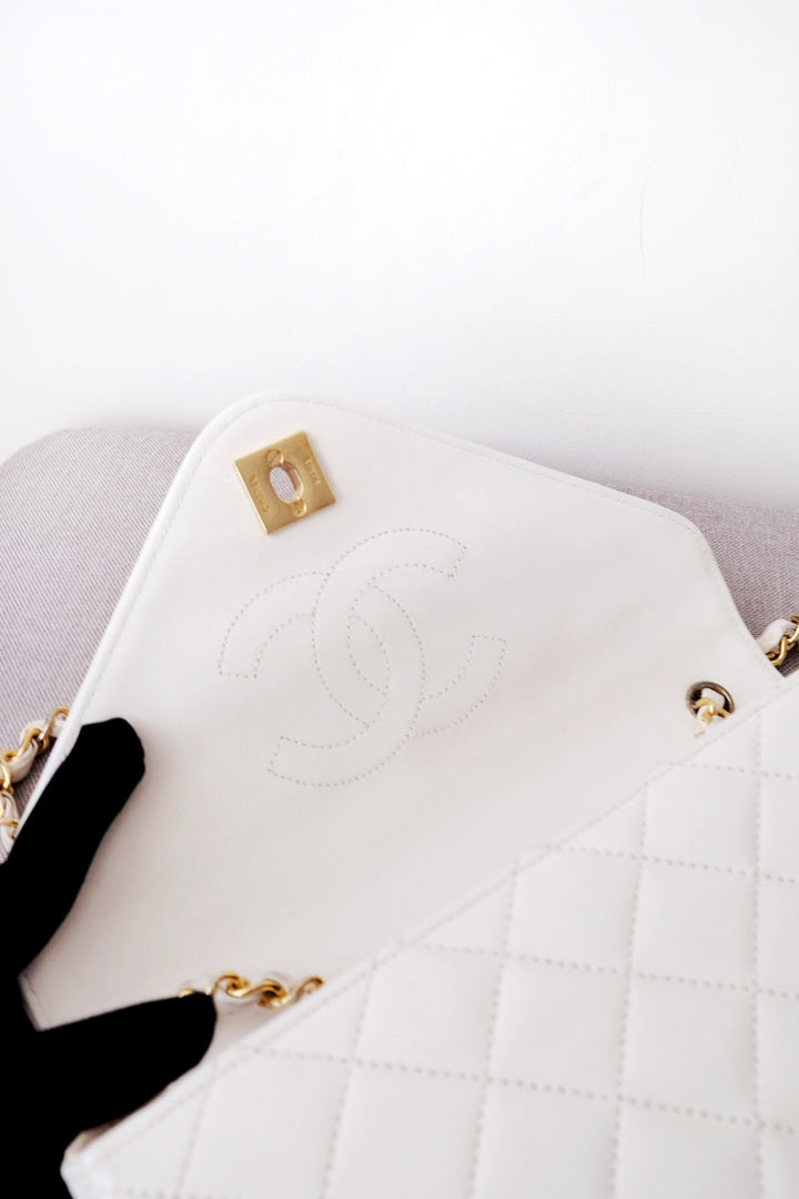 Chanel vintage triangle classic flap chain bag