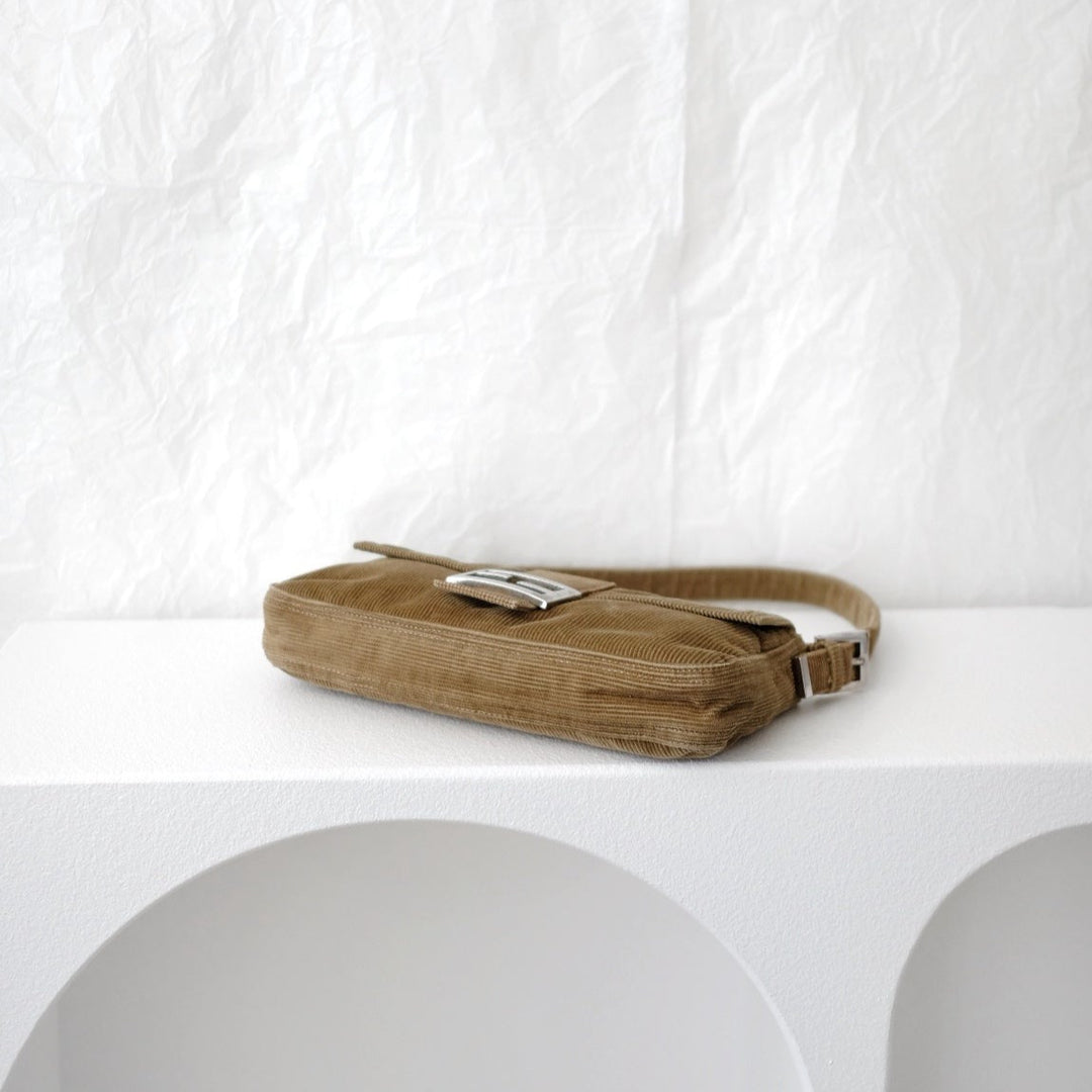 Fendi vintage ribbed mamma baguette shoulder bag