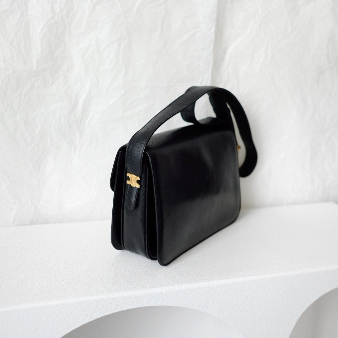 Celine vintage medium triomphe box bag