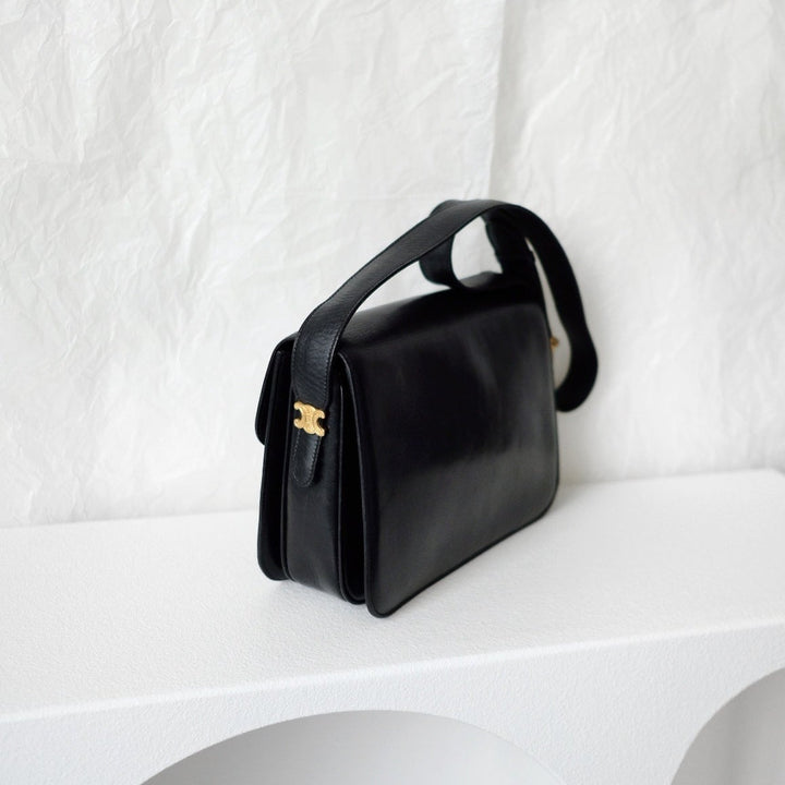 Celine vintage medium triomphe box bag