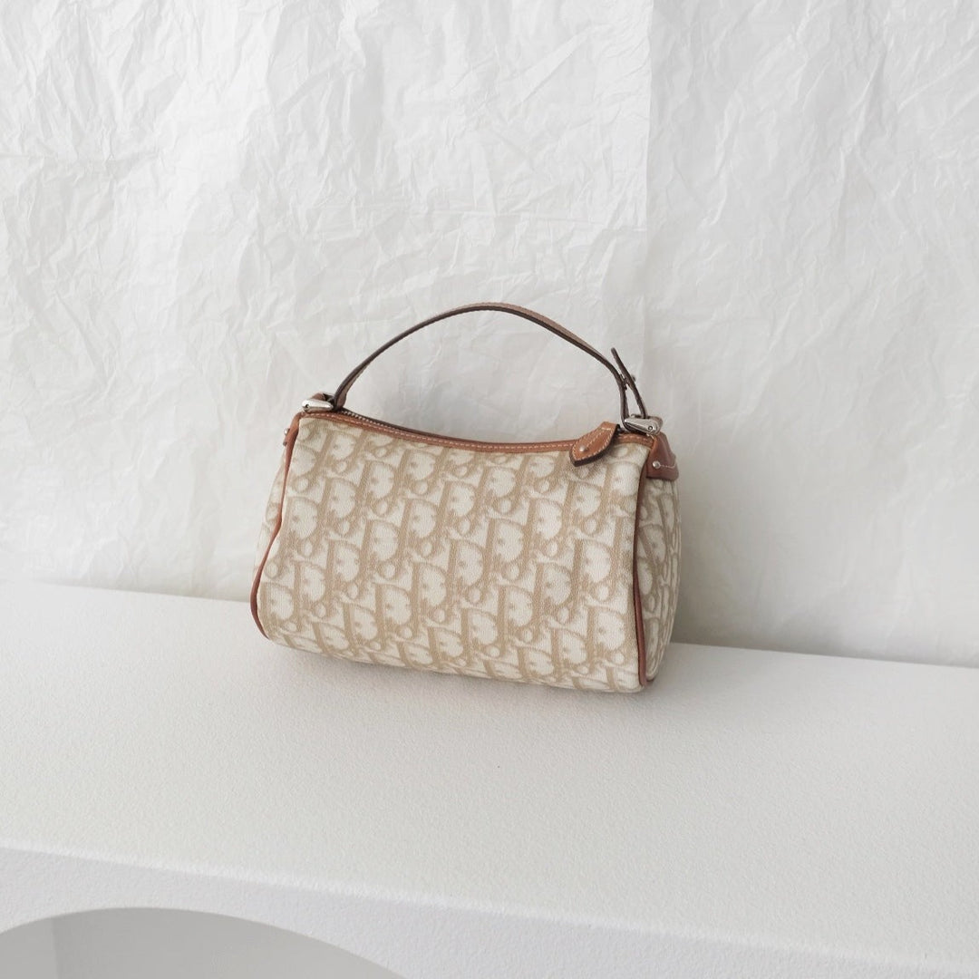 Dior vintage pouchette beige leather baguette