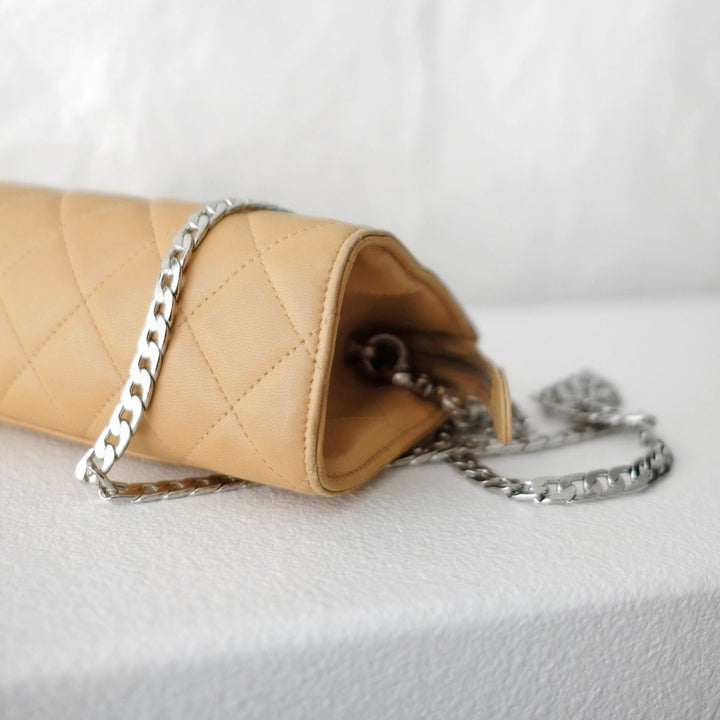 Chanel vintage beige quilted sheepskin pouch +chain
