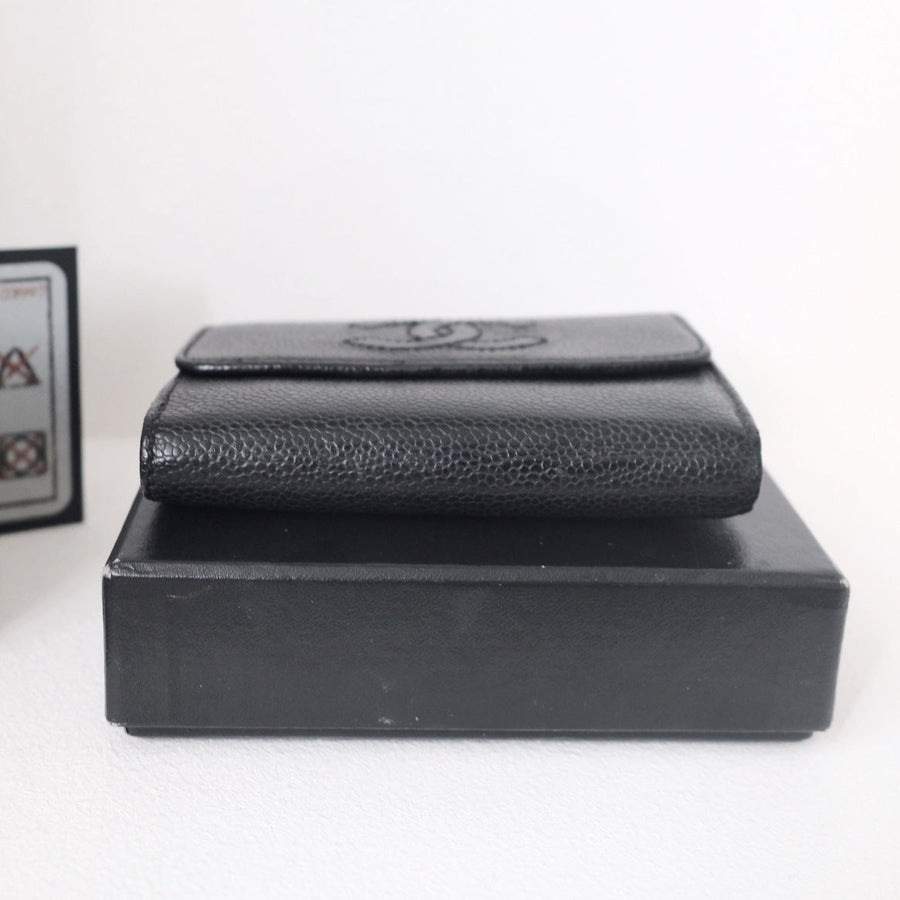 Chanel vintage caviar leather short wallet
