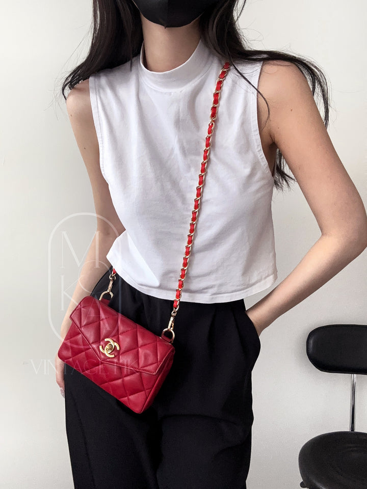 Chanel  vintage quilted sheepskin CC belt bag+chain