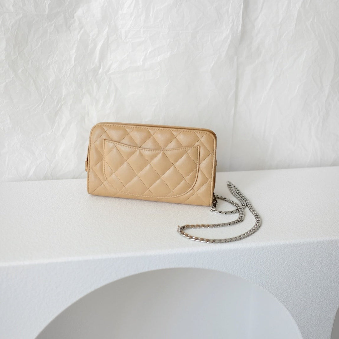 Chanel vintage beige quilted sheepskin pouch +chain