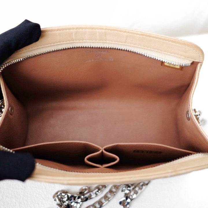 Chanel vintage beige quilted sheepskin pouch +chain