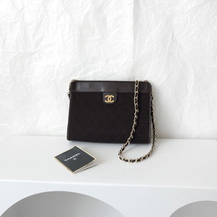 Chanel vintage brown pouch + chain