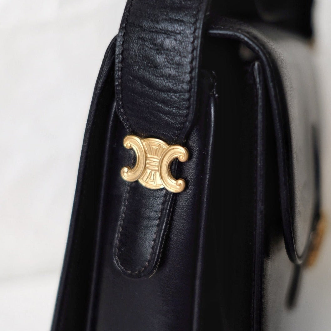 Celine vintage medium triomphe box bag