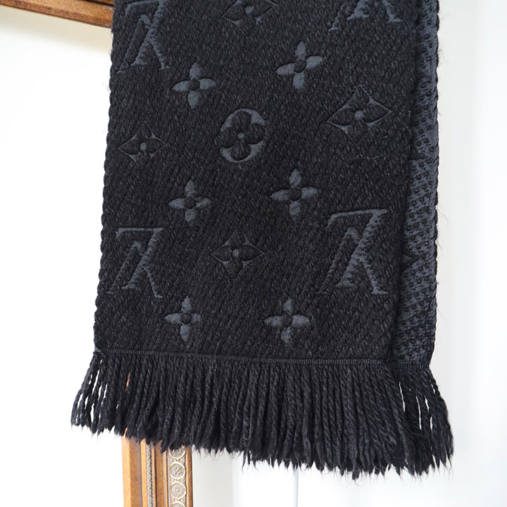 Louis Vuitton Logomania Scarf LS221