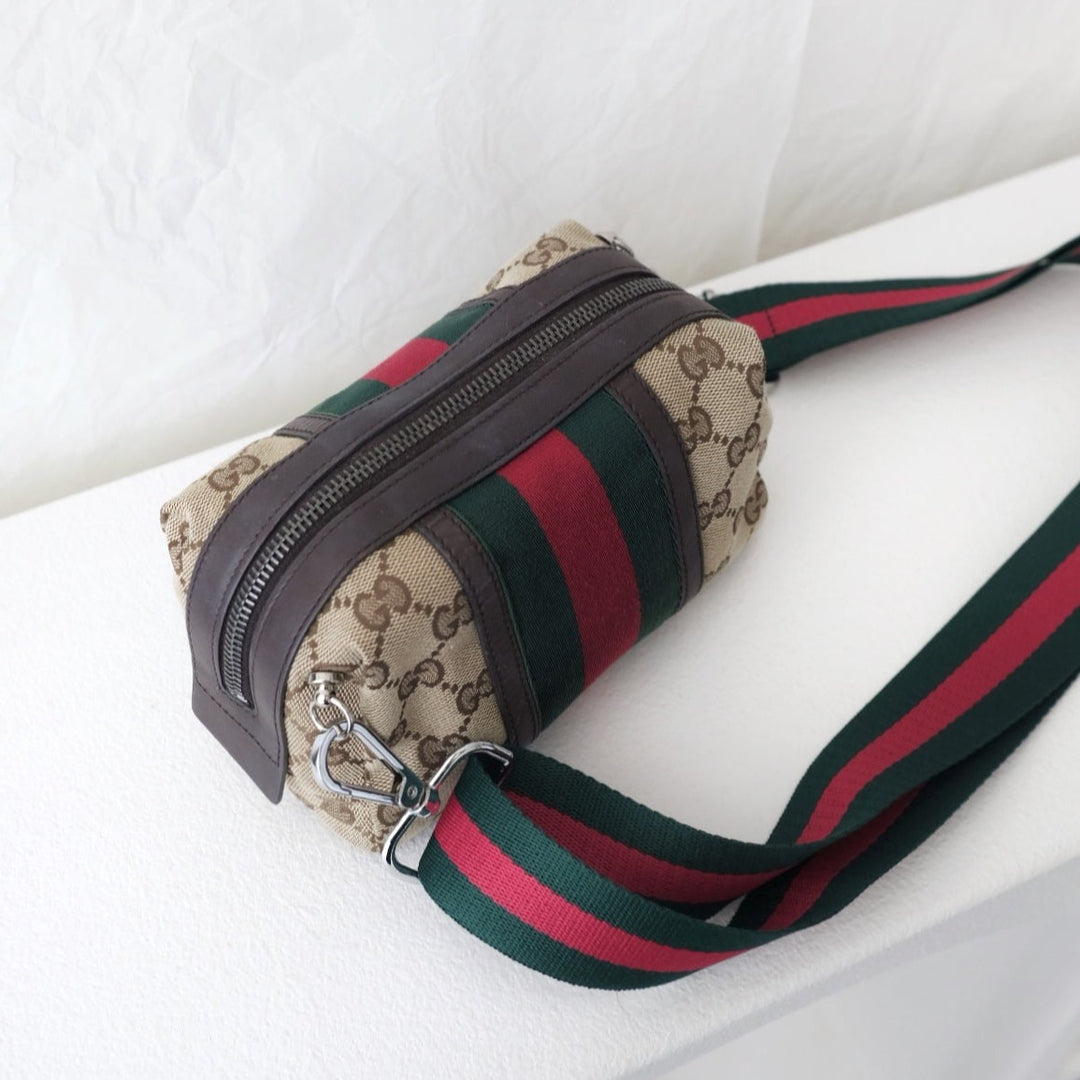 Gucci vintage GG clutch bag
