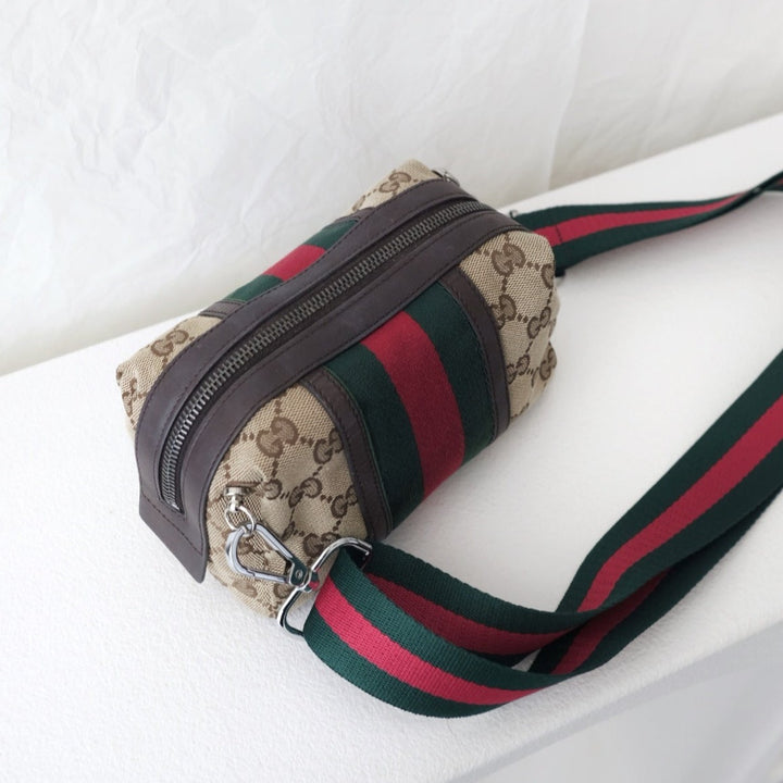 Gucci vintage GG clutch bag