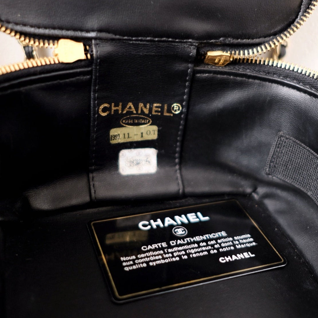 Chanel vintage coco cowhide mini wash bag
