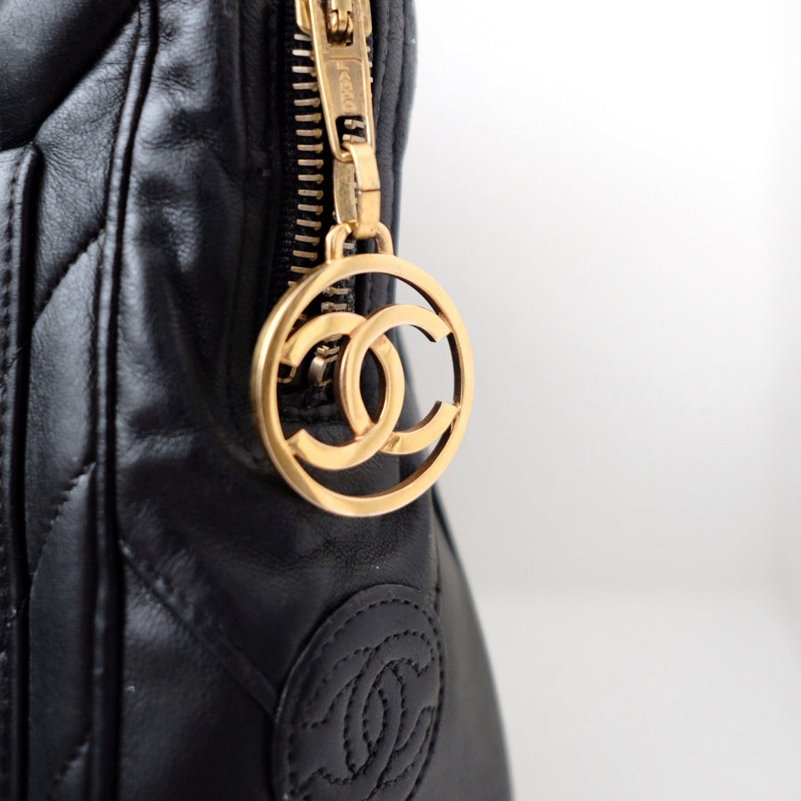 Chanel vintage V-stitch chain bag