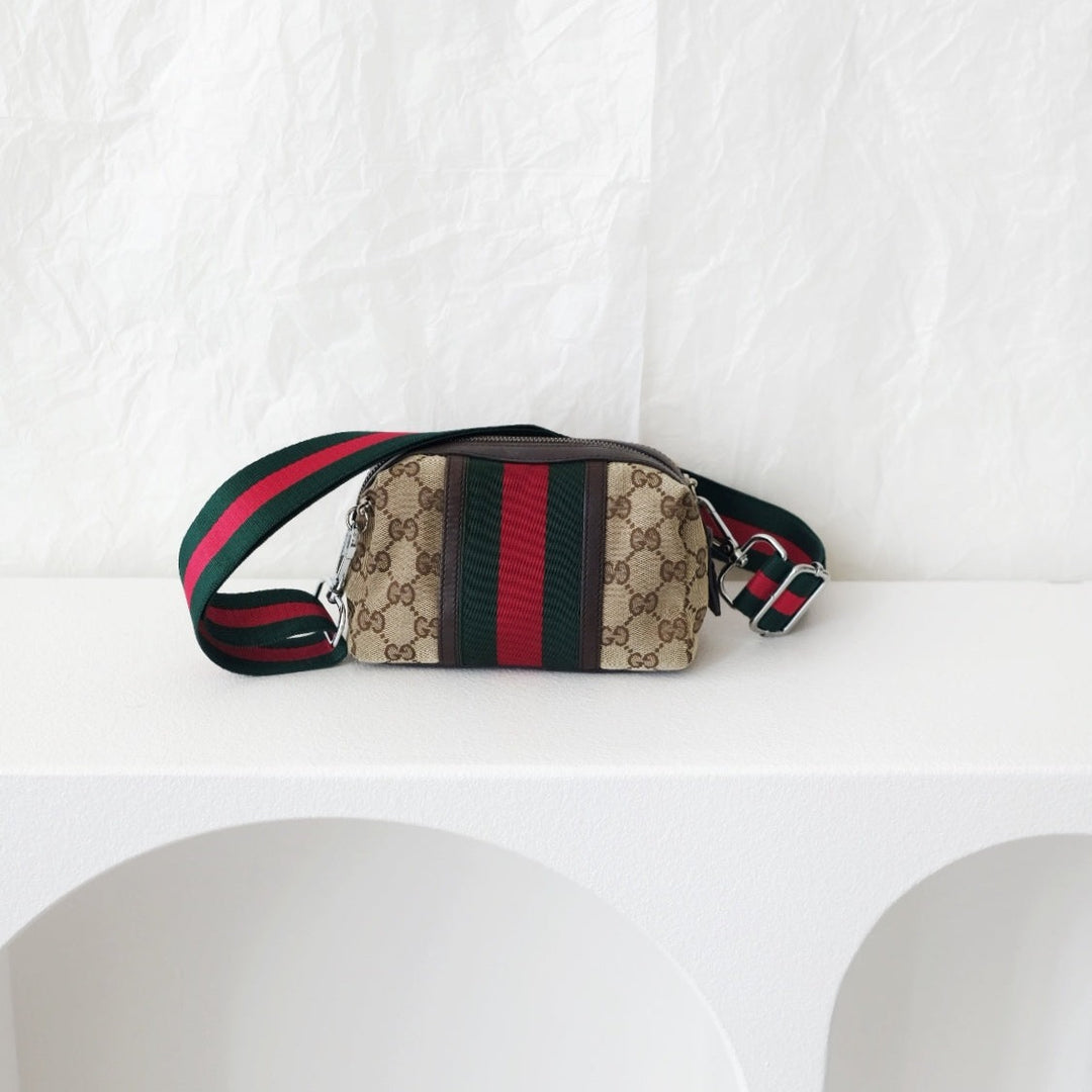 Gucci vintage GG clutch bag