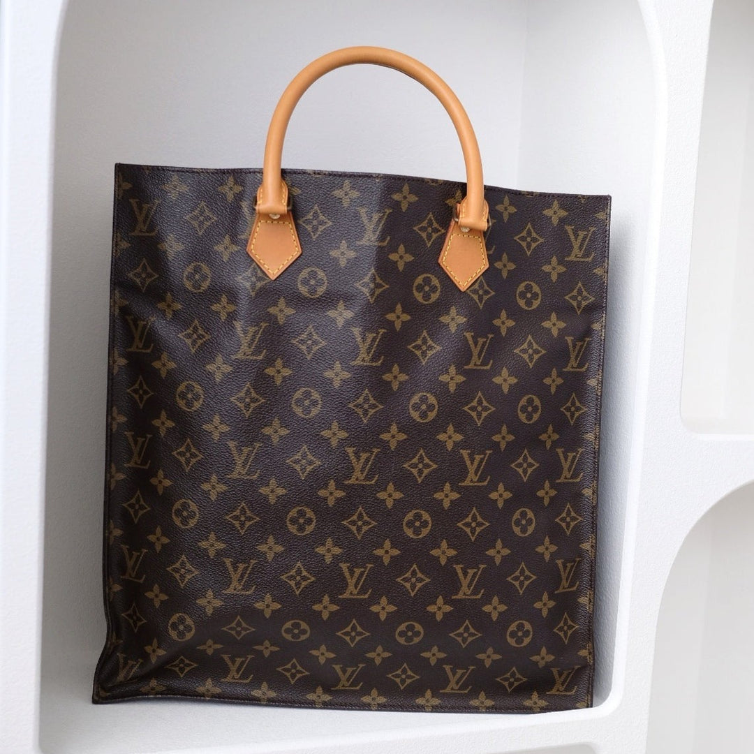 Louis Vuitton Monogram Petit Sac Plat