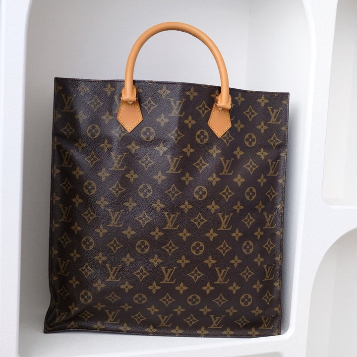 Louis Vuitton Monogram Petit Sac Plat