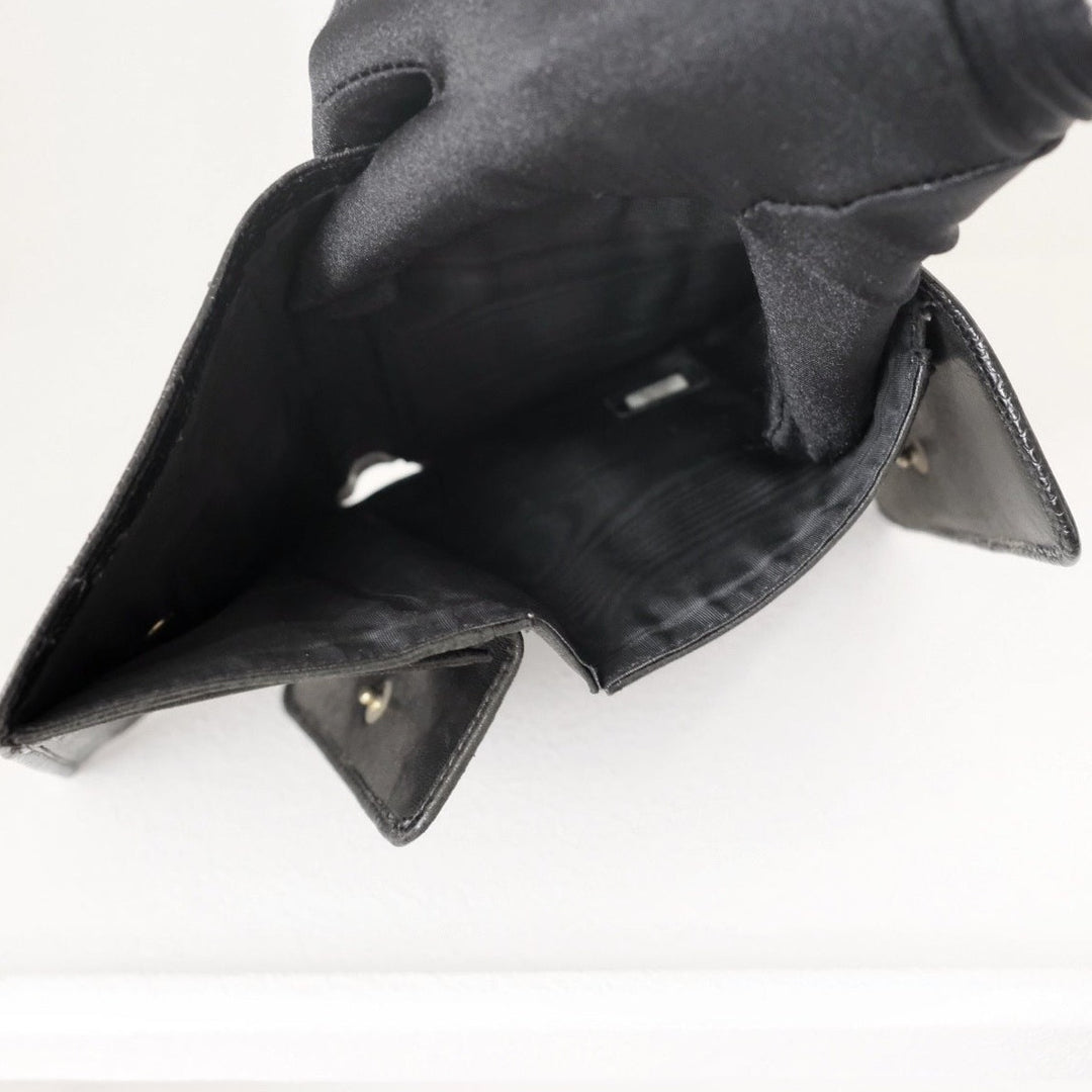 Chanel vintage caviar leather short wallet