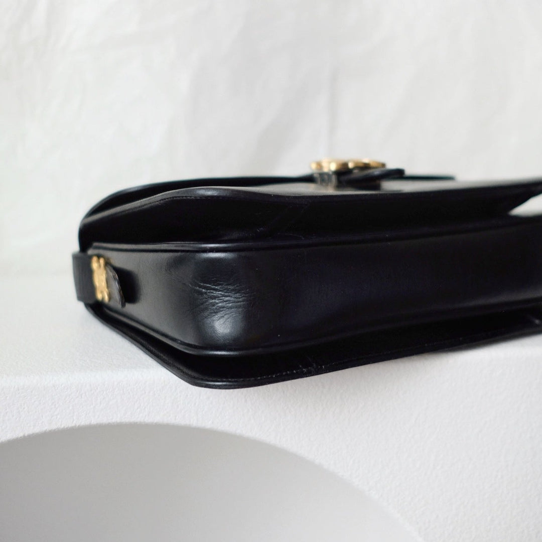 Celine vintage medium triomphe box bag