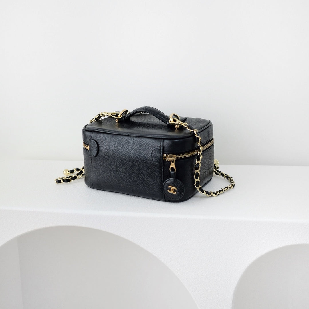 Chanel vintage coco cowhide wash bag