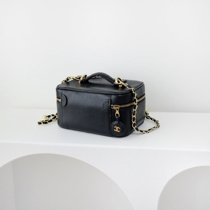 Chanel vintage coco cowhide wash bag