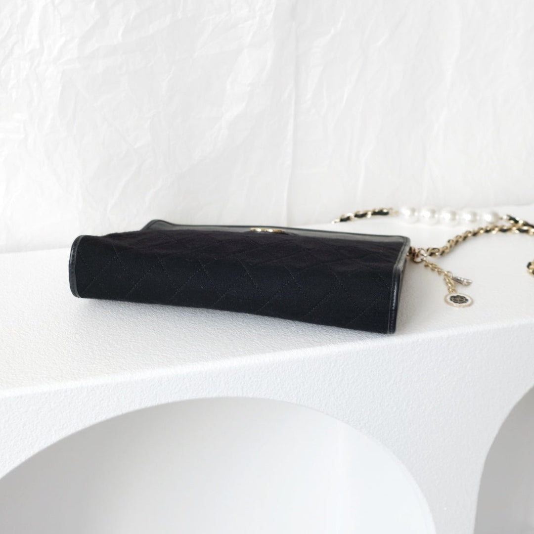 Chanel vintage black pouch + chain