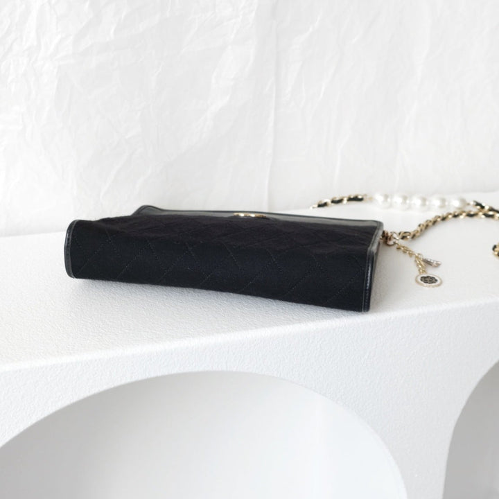 Chanel vintage black pouch + chain