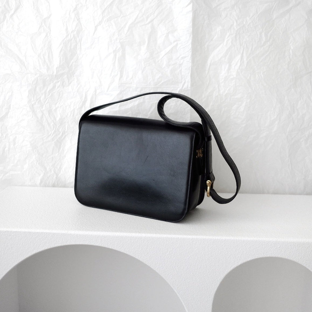 Celine vintage medium triomphe box bag