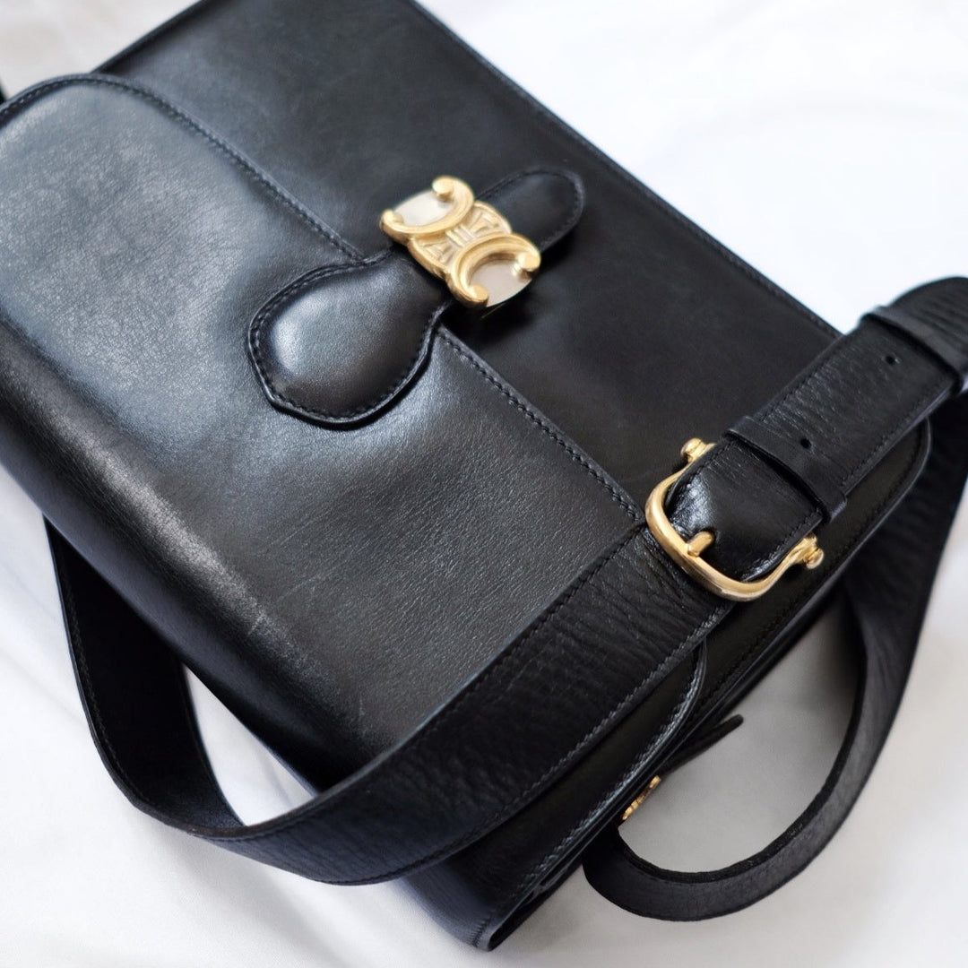 Celine vintage medium triomphe box bag