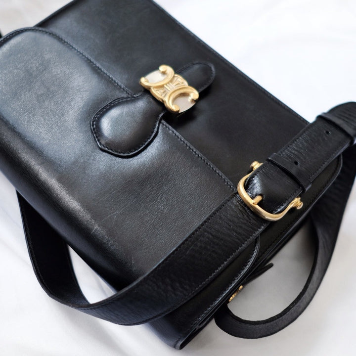 Celine vintage medium triomphe box bag