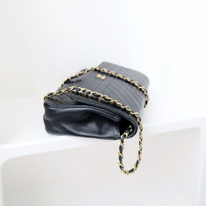 Chanel cc logo chain shoulder bag leather black gold