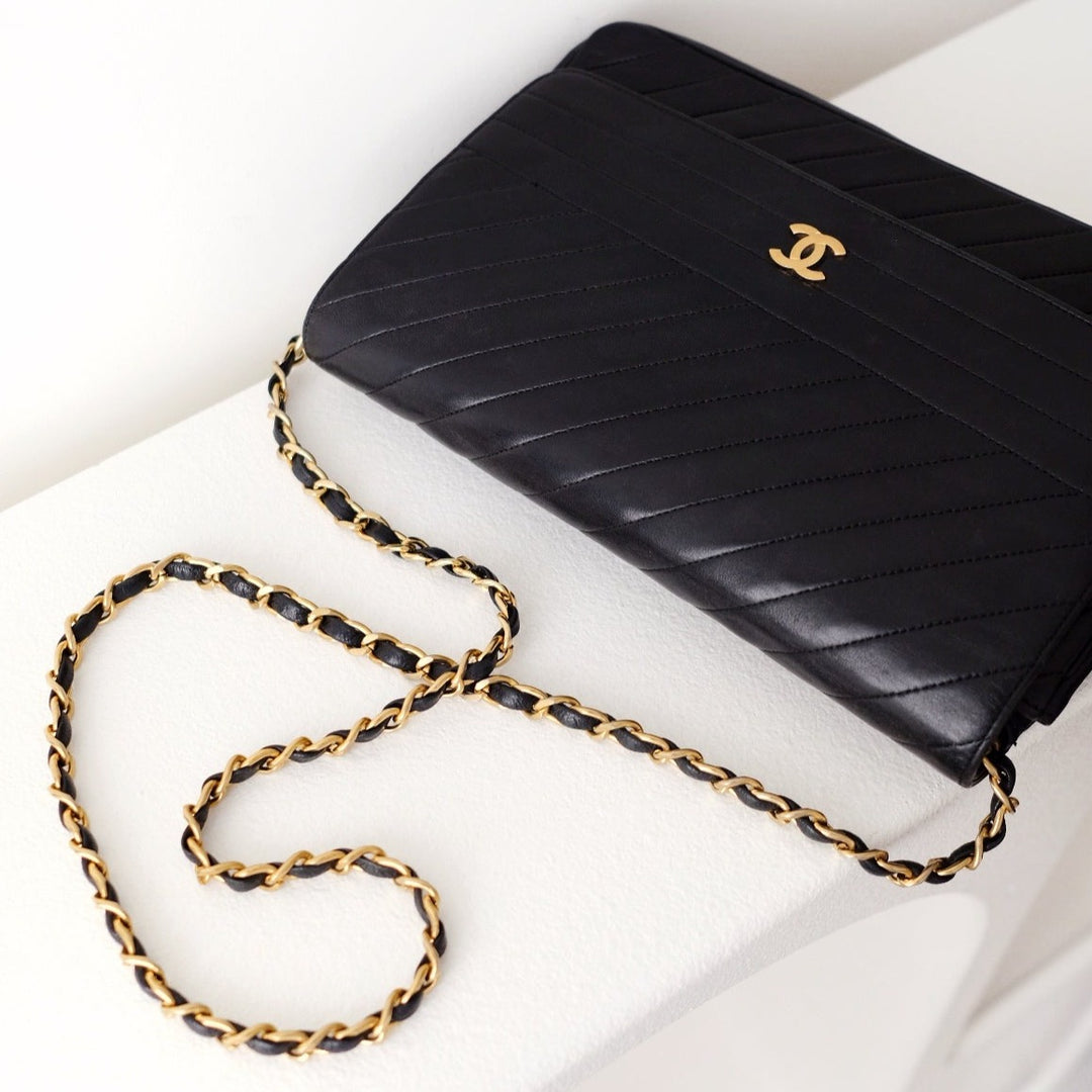 Chanel cc logo chain shoulder bag leather black gold