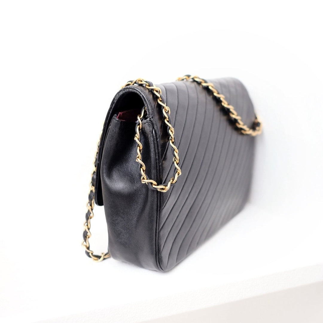 Chanel cc logo chain shoulder bag leather black gold