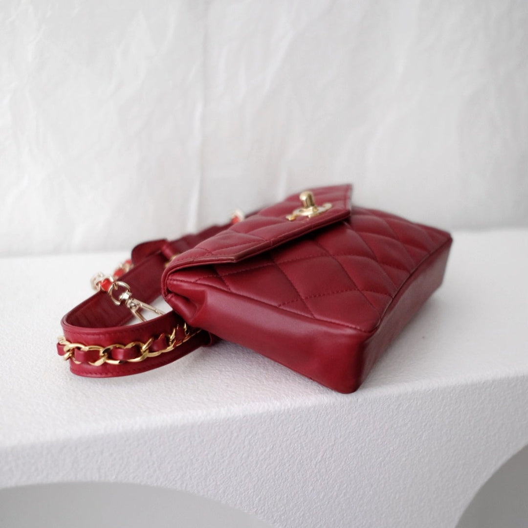 Chanel  vintage quilted sheepskin CC belt bag+chain