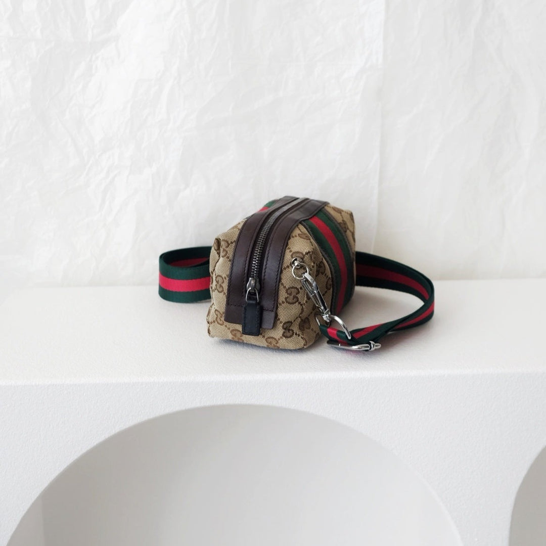 Gucci vintage GG clutch bag
