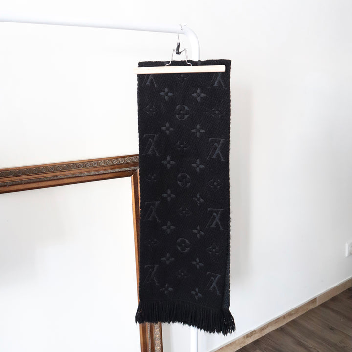 Louis Vuitton Logomania Scarf LS221