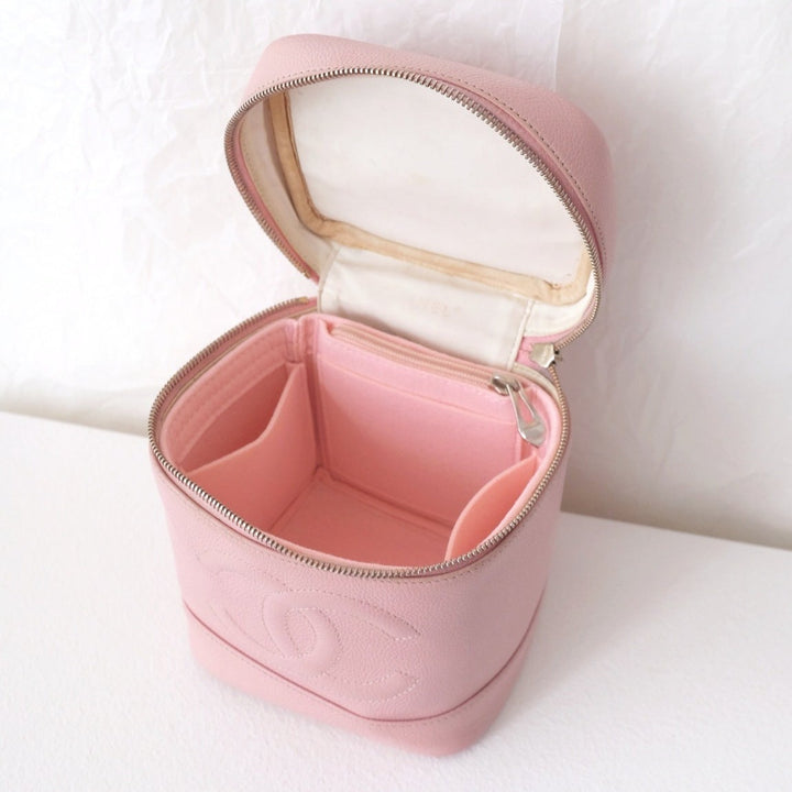 Chanel vintage coco caviar wash bag