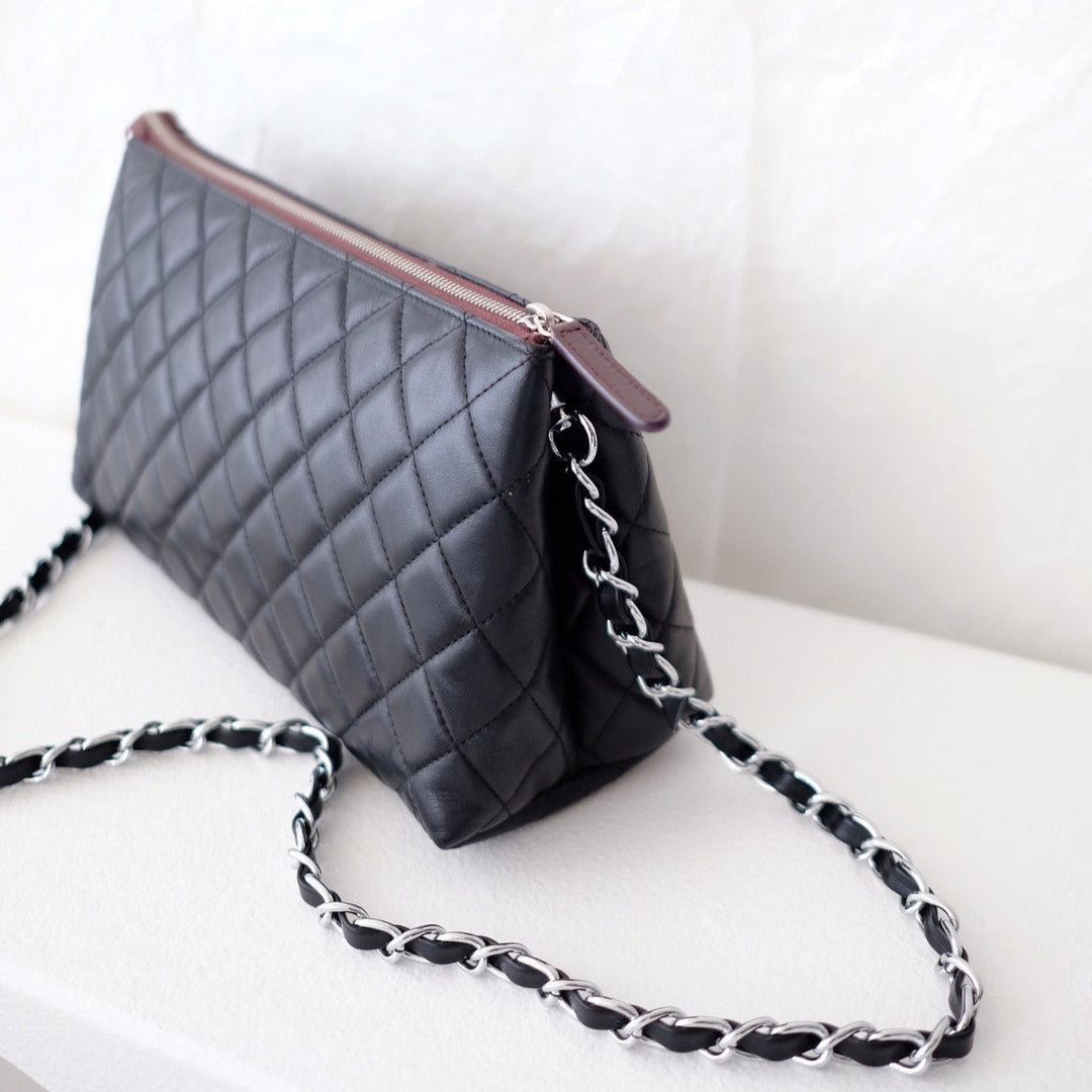 Chanel matelasse quilted clutch bag+chain