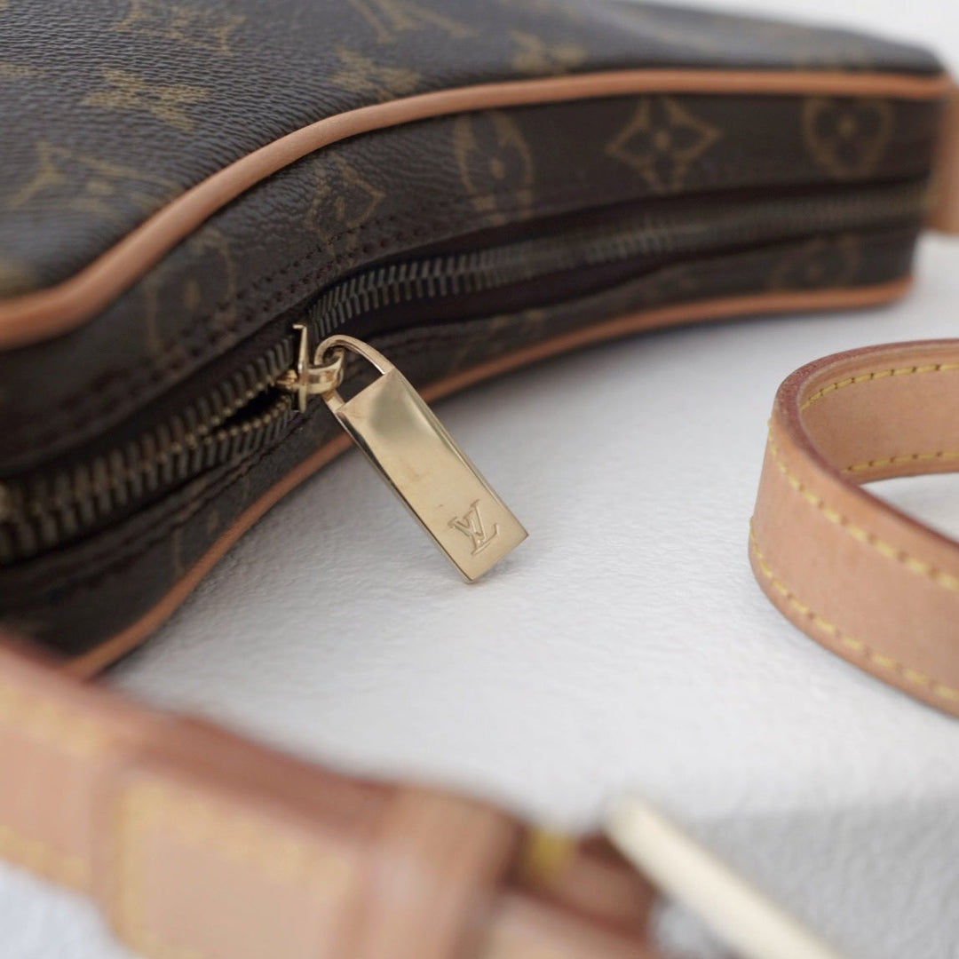 Louis Vuitton vintage croissant pm