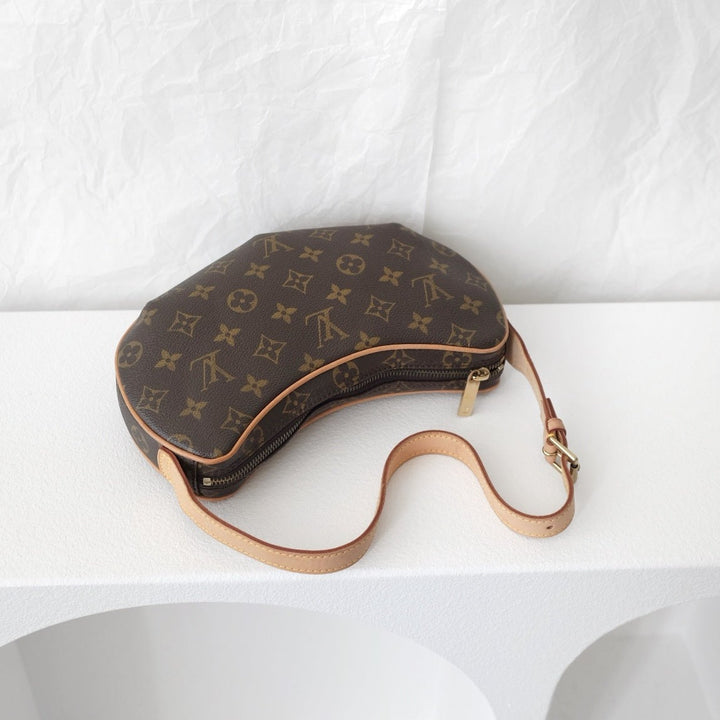 Louis Vuitton vintage croissant pm