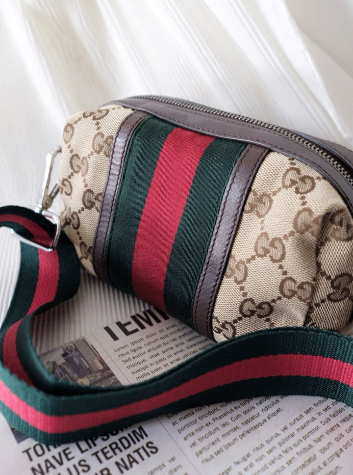 Gucci vintage GG clutch bag