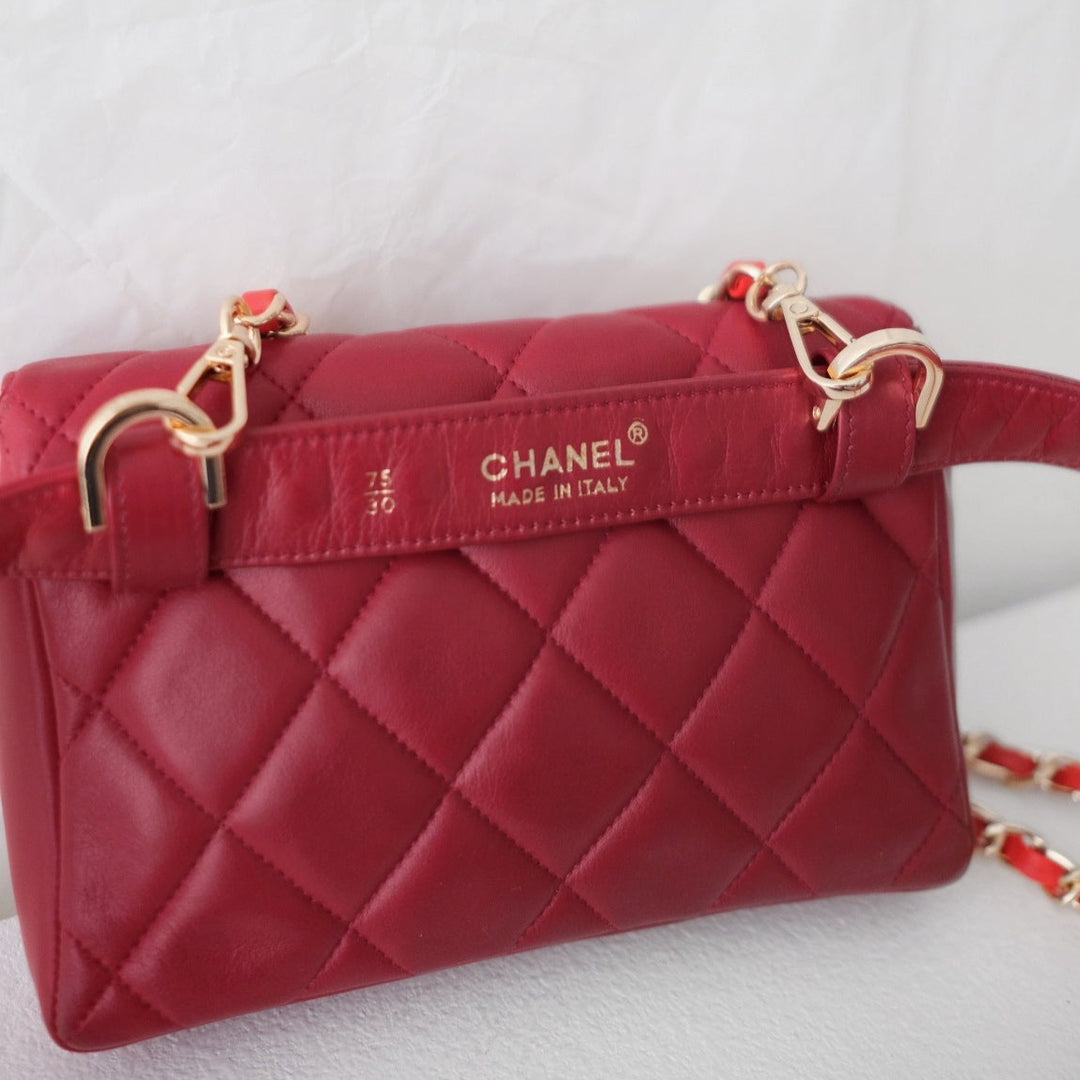 Chanel  vintage quilted sheepskin CC belt bag+chain