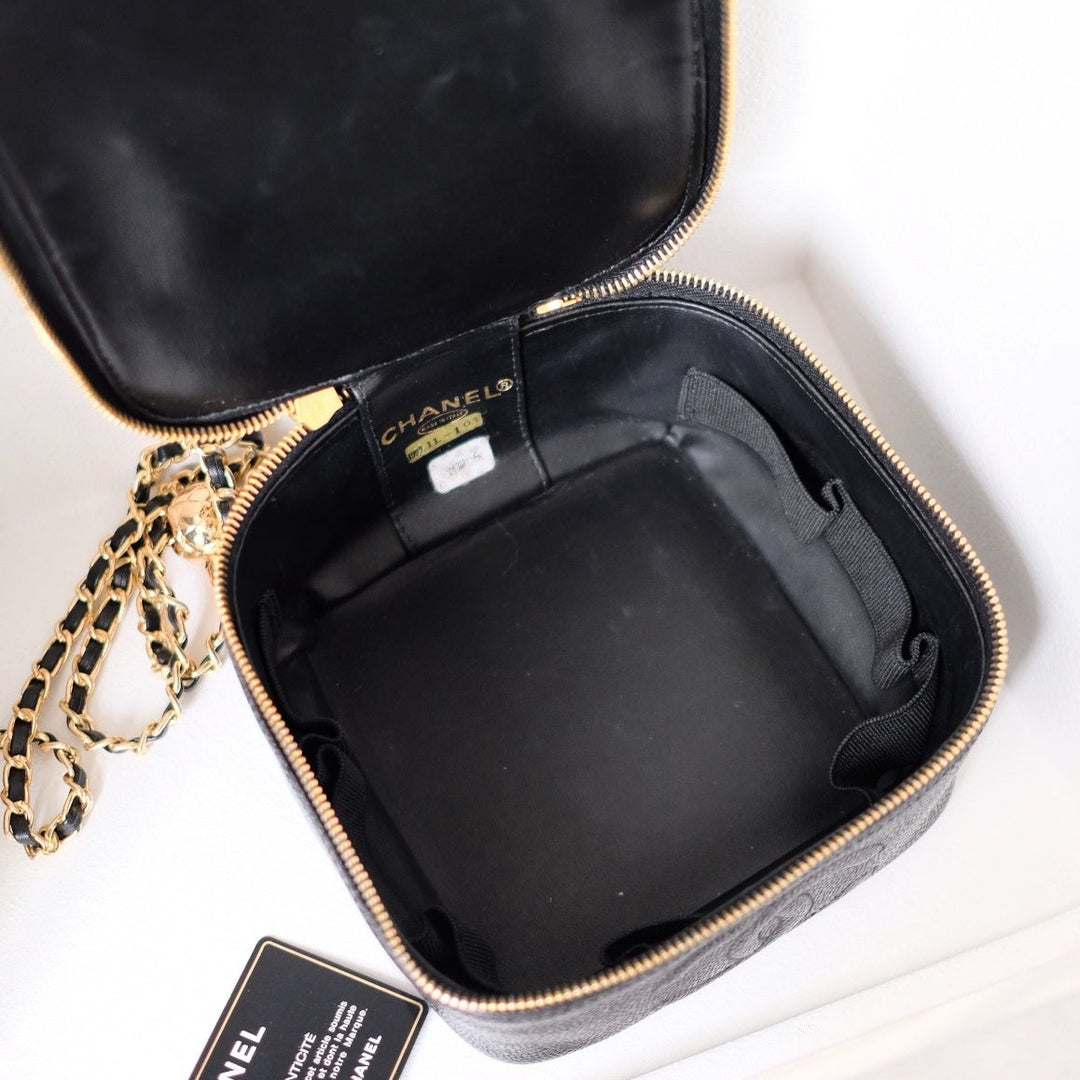 Chanel vintage coco cowhide mini wash bag