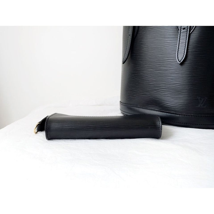 Louis Vuitton black epi leather petit bucket with pouch