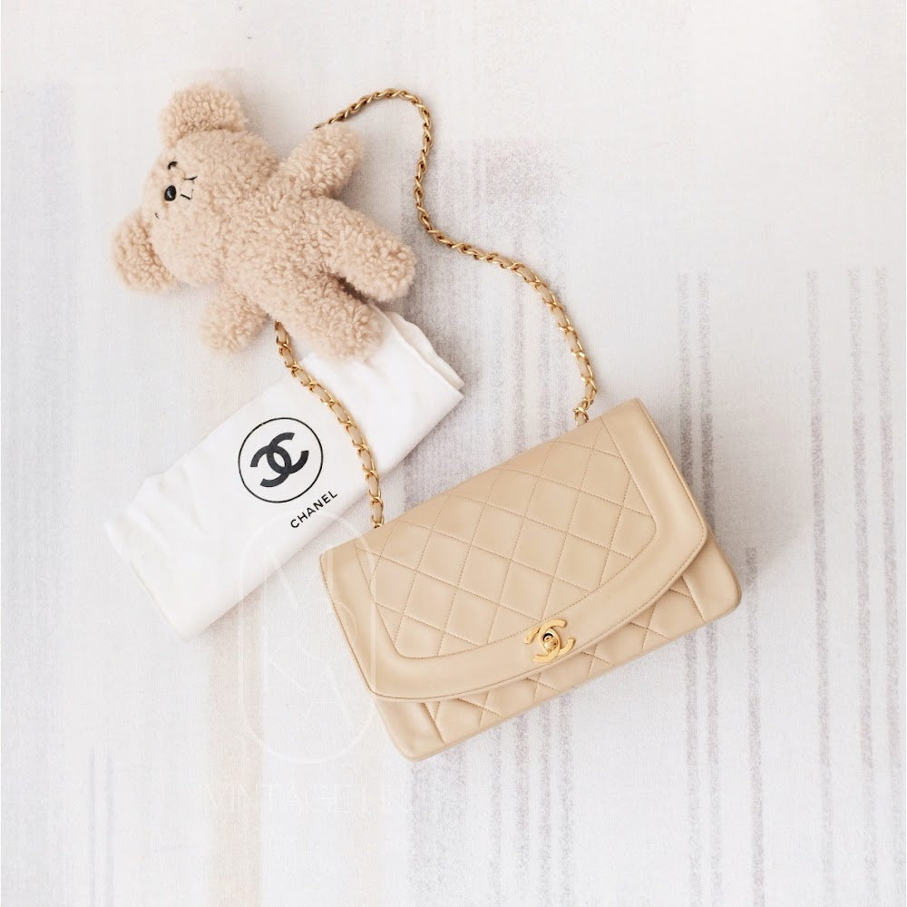Chanel vintage beige lambskin diana bag 25cm