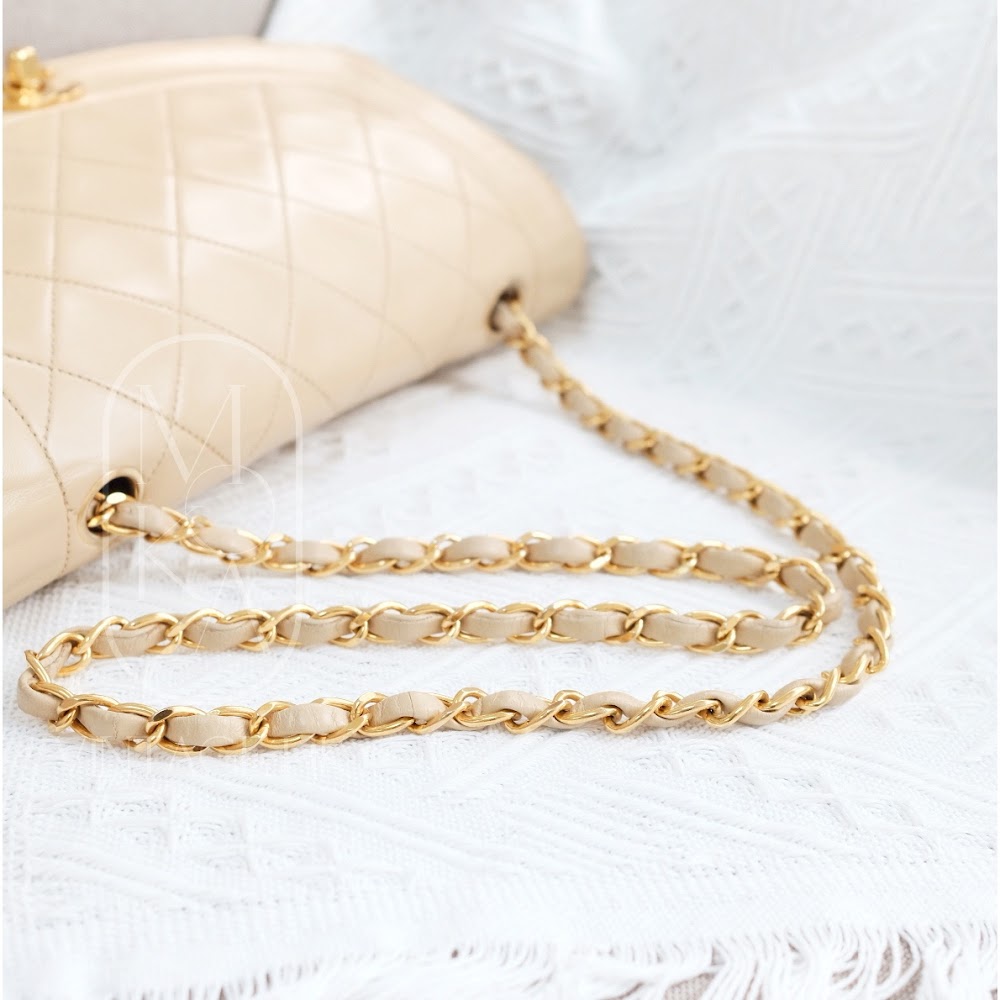 Chanel vintage beige lambskin diana bag 25cm
