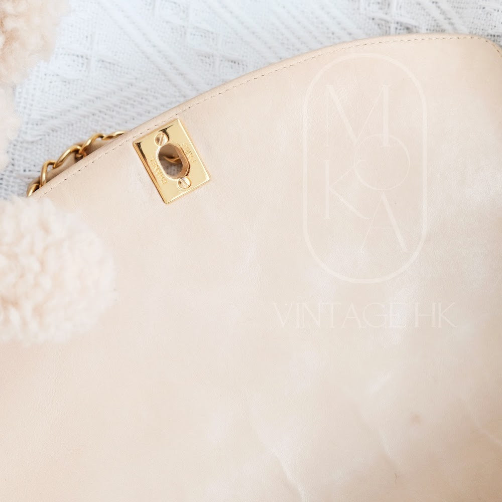 Chanel vintage beige lambskin diana bag 25cm