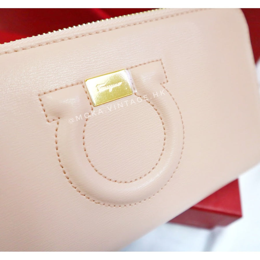 Ferragamo gancini pink leather zipped wallet